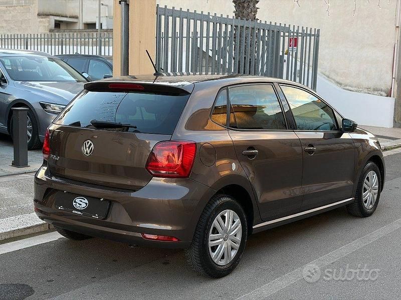 Usata VW Polo Trendline 60 CV (44 kW) 2015 Marrone Berlina