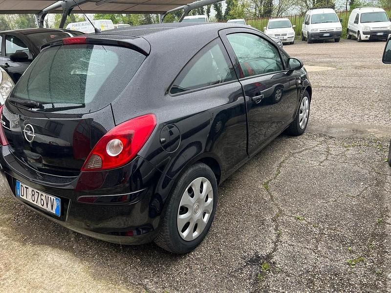Usata Opel Corsa Sport 80 CV (58 kW) 2009 Nero Utilitaria