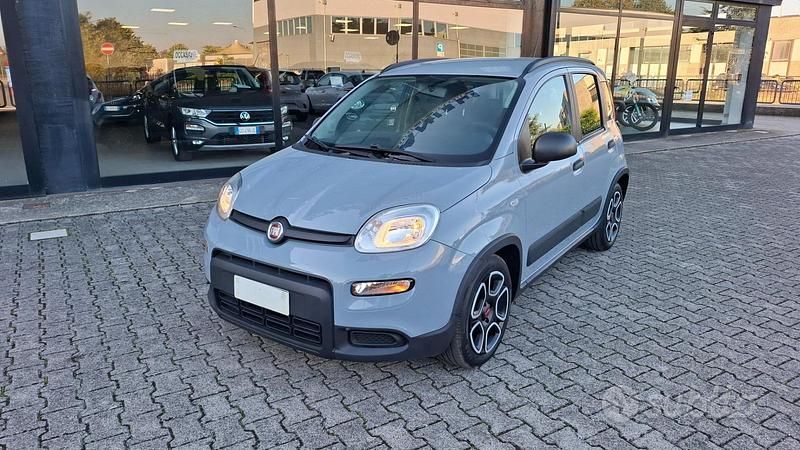 Grigio Usata 2021 Fiat Panda City Life Due volumi | 11.450 € (Cara) - Immagine 1/4