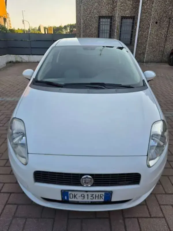 Usata Fiat Grande Punto Active 75 CV (55 kW) 2007 Bianco Utilitaria