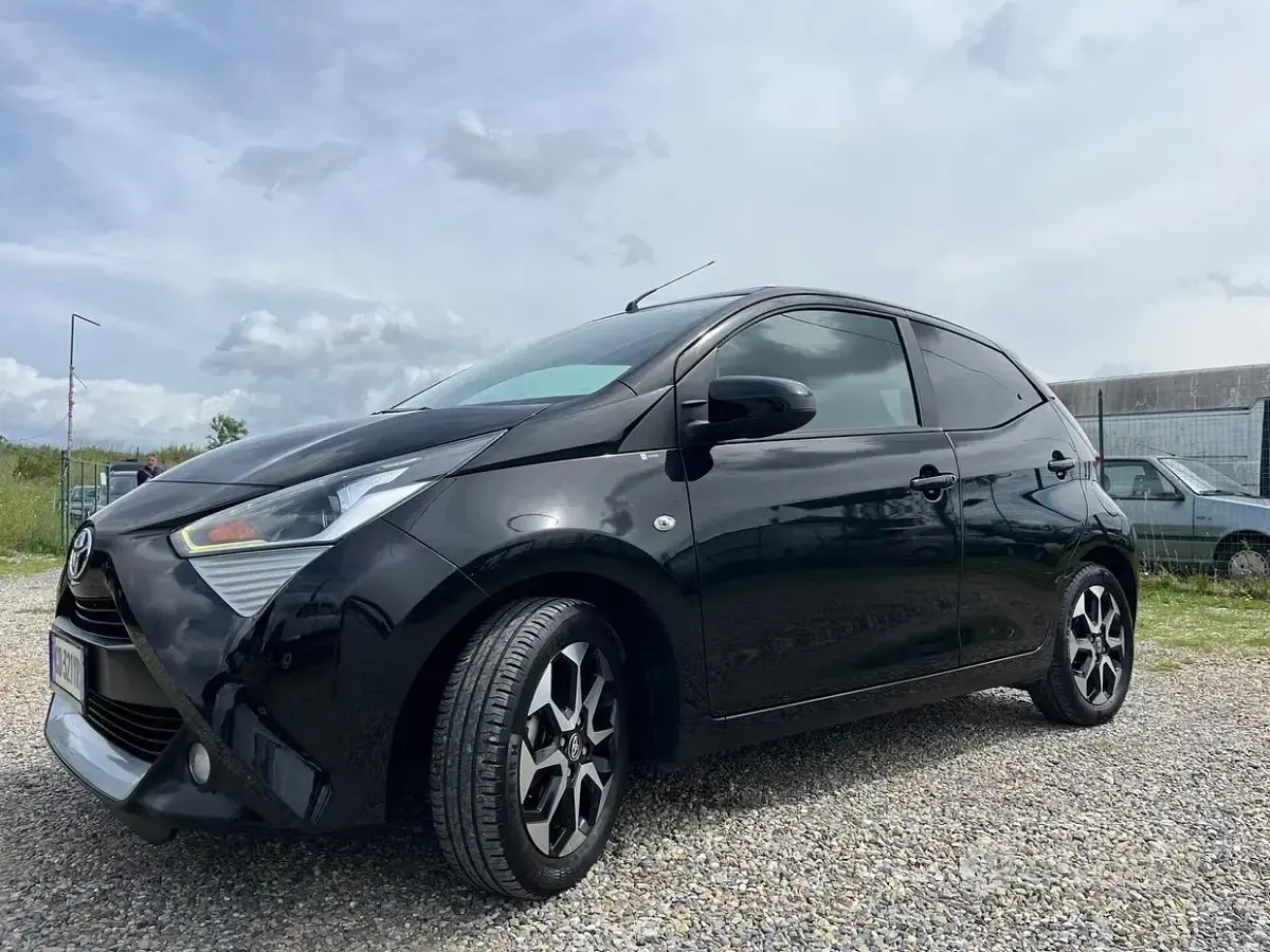 Usata Toyota Aygo Connect Style 72 CV (52 kW) 2021 Nero Utilitaria