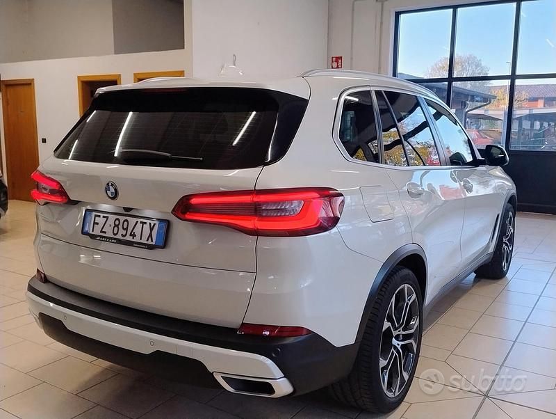 Usata BMW X5 Comfort Edition 265 CV (194 kW) 2019 Mineralweiss metallic SUV