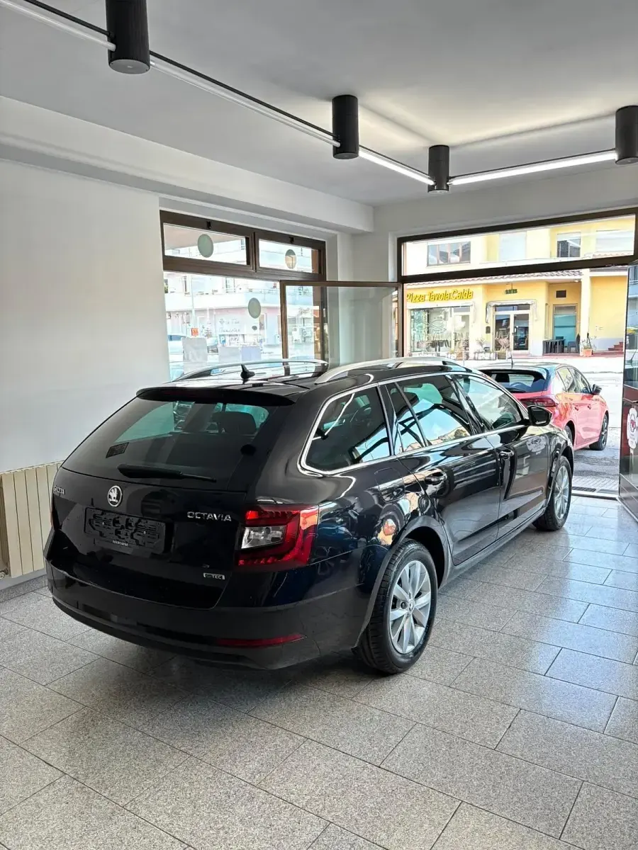 Usata Skoda Octavia G-TEC Ambition 130 CV (95 kW) 2020 Nero Station wagon