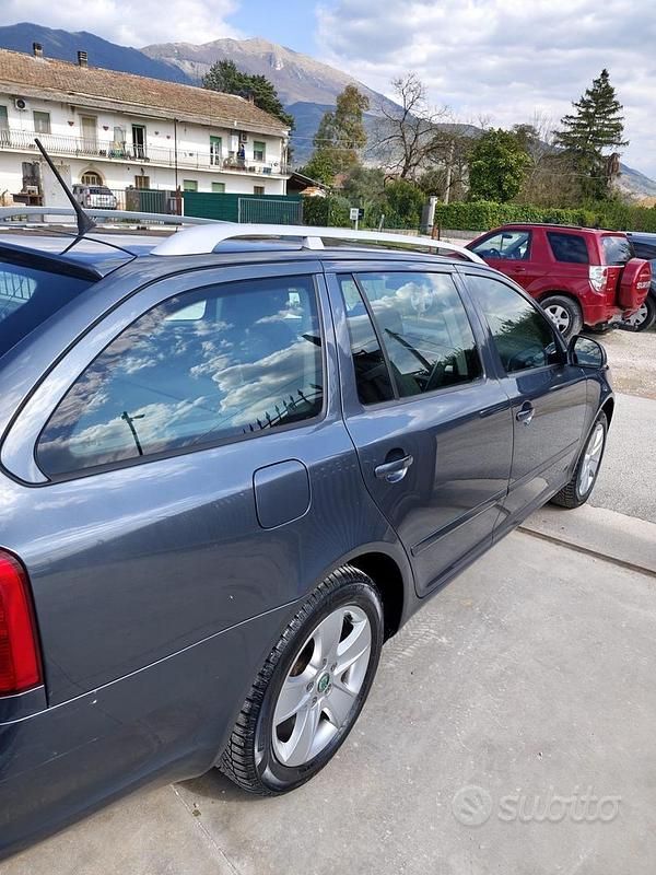 Usata Skoda Octavia Ambition 105 CV (77 kW) 2011 Blu Station wagon