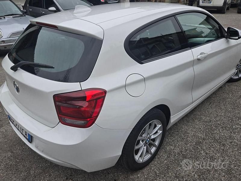 Begagnad BMW 114 Sport Line 102 HK (75 kW) 2013 Vit Halvkombi