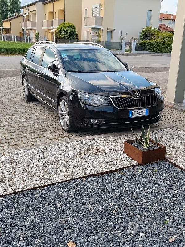 Usata 2014 Skoda Superb Station wagon | 9000 € (Buon prezzo) - Immagine 1/4