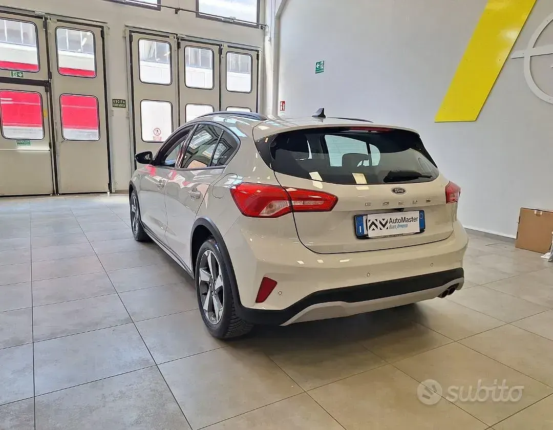Usata Ford Focus Active 125 CV (91 kW) 2020 Bianco SUV