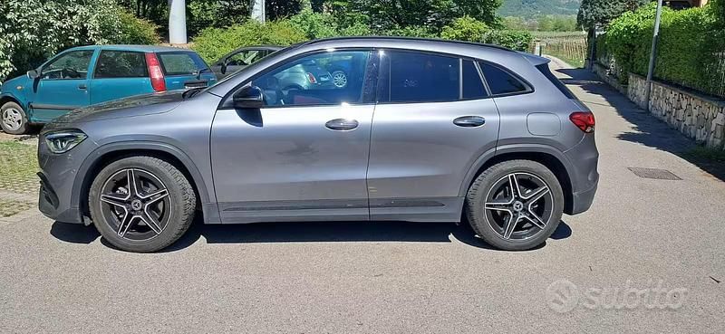 Usata Mercedes GLA200 Premium 163 CV (119 kW) 2022 Grigio SUV