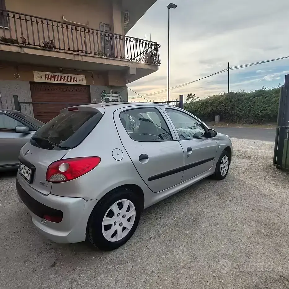Usata Peugeot 206 60 CV (44 kW) 2011 Grigio Berlina