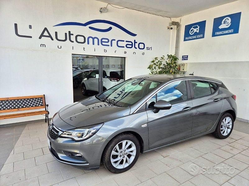 Grigio Usata 2019 Opel Astra Dynamic Tre volumi | 10.800 € (Buon prezzo) - Immagine 1/4