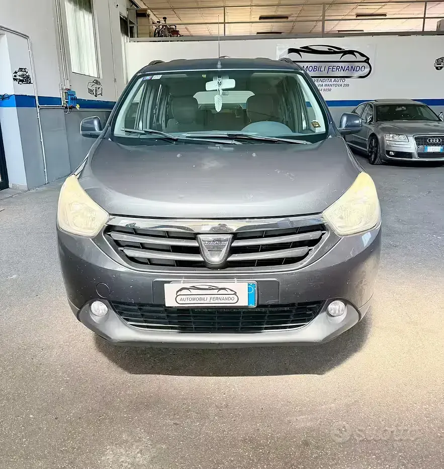 Usata Dacia Lodgy Lauréate 101 CV (74 kW) 2017 Grigio Monovolume