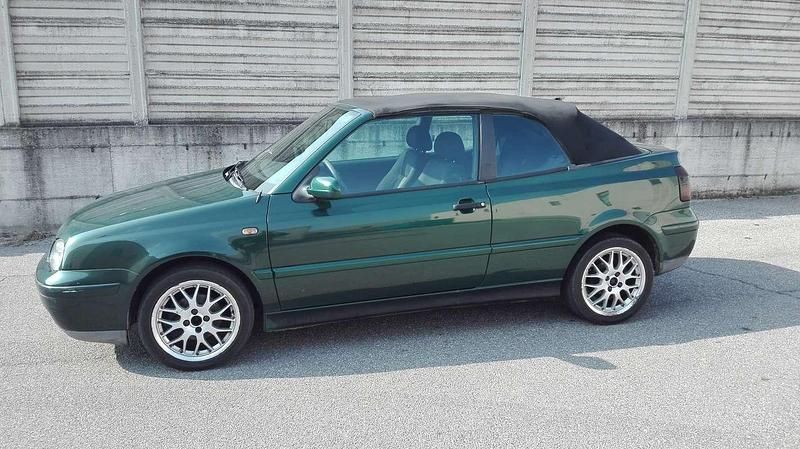 Usata VW Golf Cabriolet Highline 110 CV (80 kW) 1999 Verde Cabrio