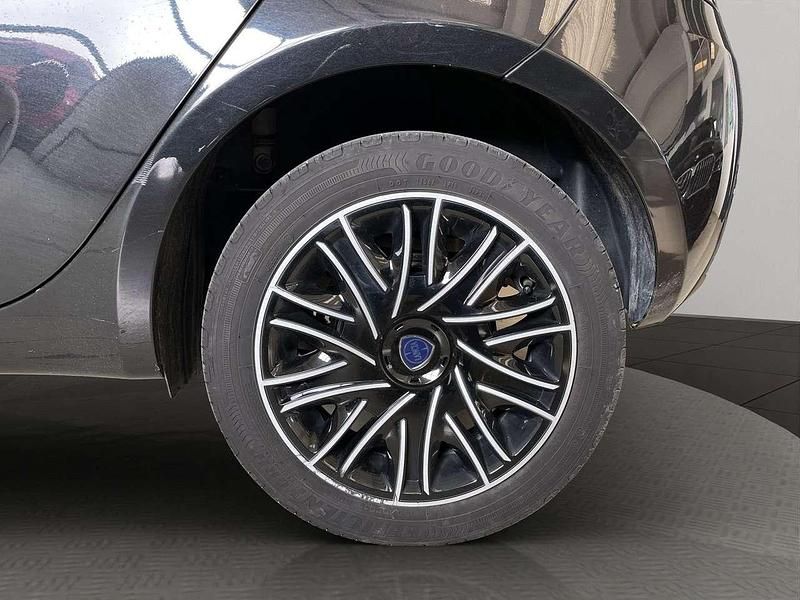 Usata Lancia Ypsilon Silver 69 CV (50 kW) 2023 Nero Utilitaria