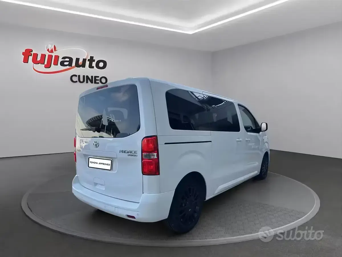 Usata Toyota Proace Verso Lounge 120 CV (88 kW) 2019 Bianco Station wagon