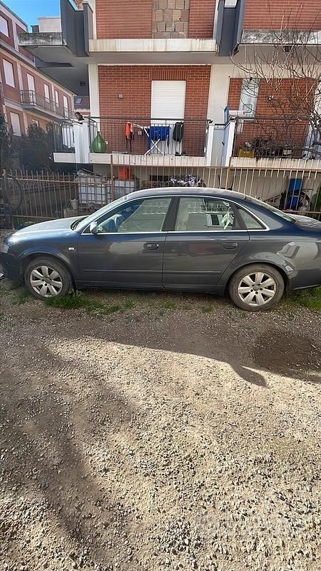Usata 2005 Audi A4 Tre volumi | 500 € - Immagine 1/4