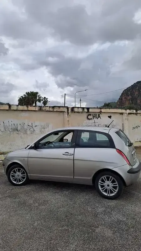 Usata Lancia Ypsilon 75 CV (55 kW) 2004 Utilitaria