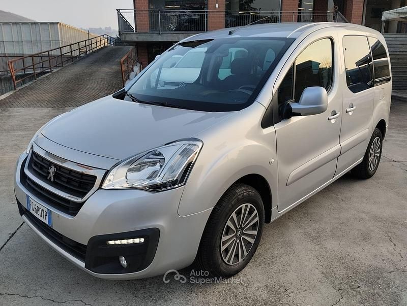 Usata Peugeot Partner 99 CV (72 kW) 2017 Argento Monovolume