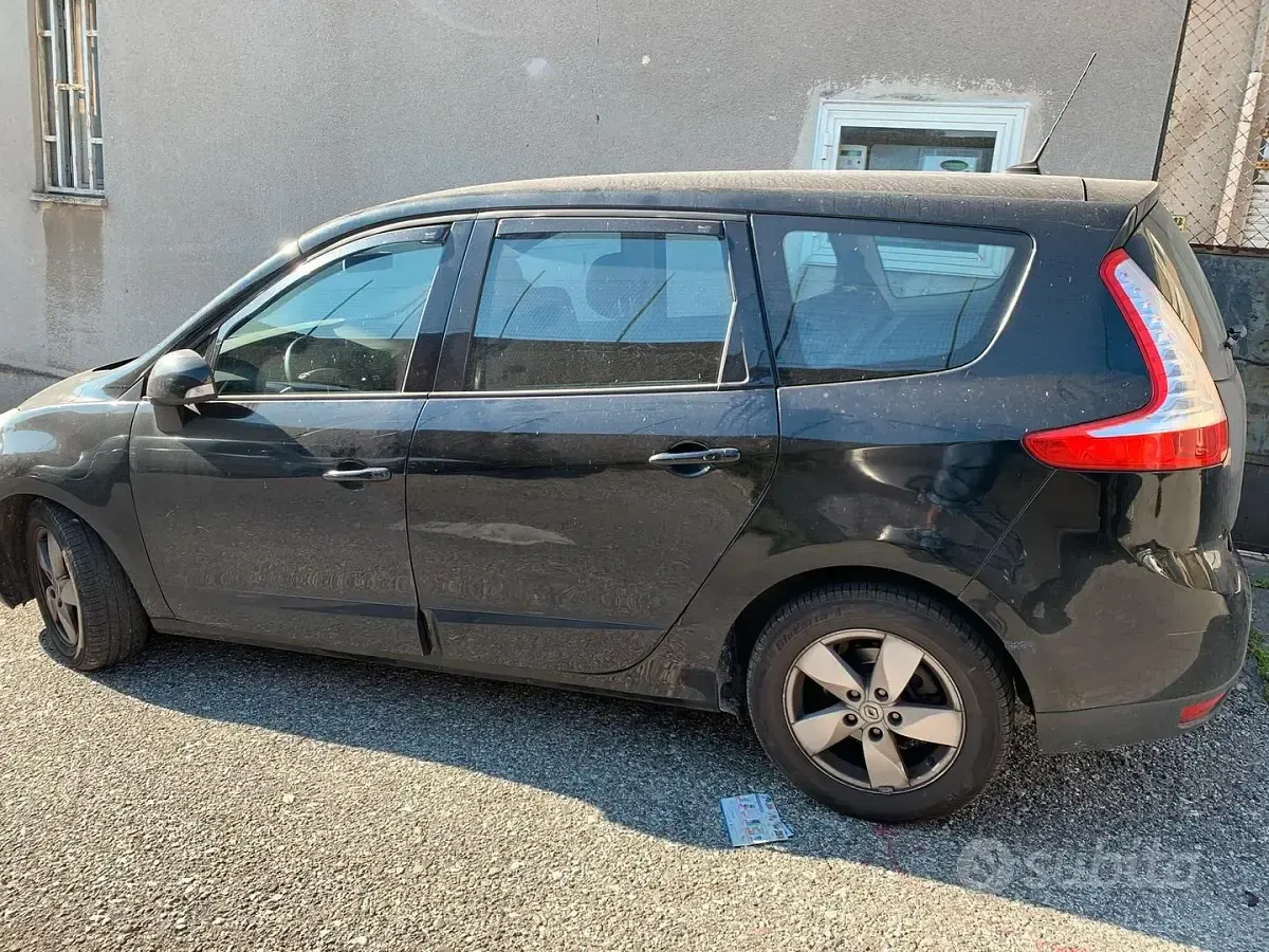 Usata Renault Scénic 130 CV (95 kW) 2011 Nero Monovolume