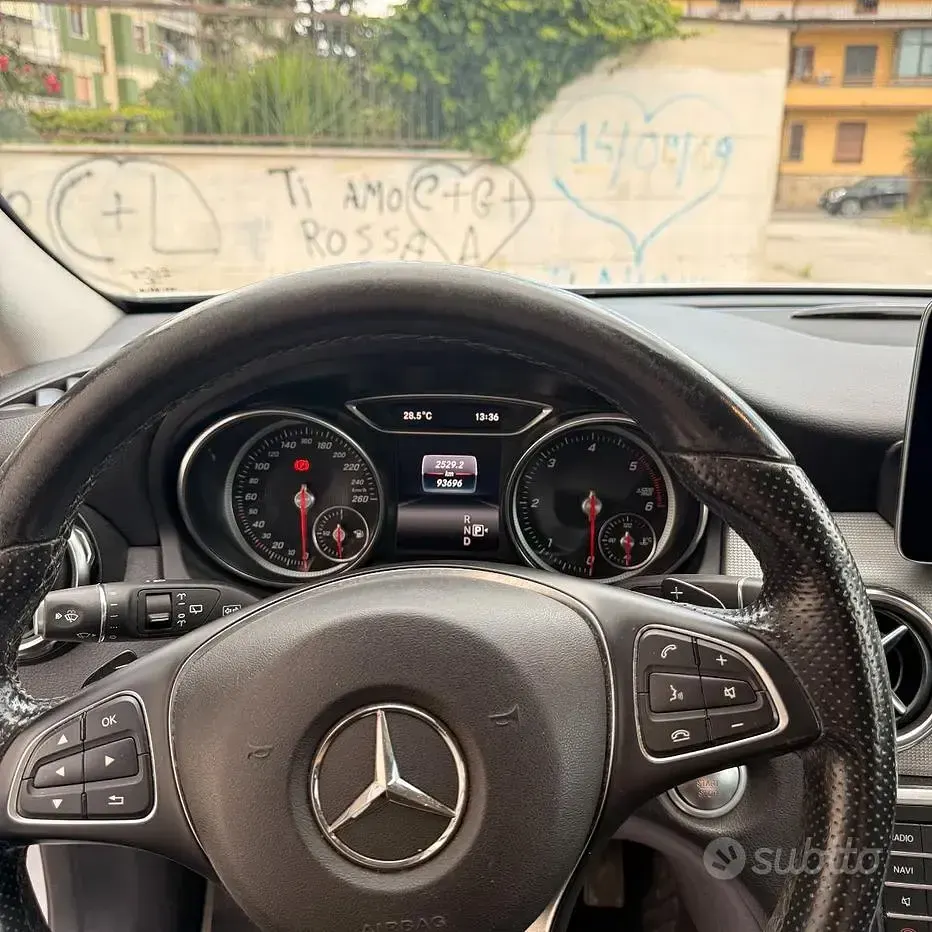 Usata Mercedes GLA200 136 CV (100 kW) 2018 Grigio SUV