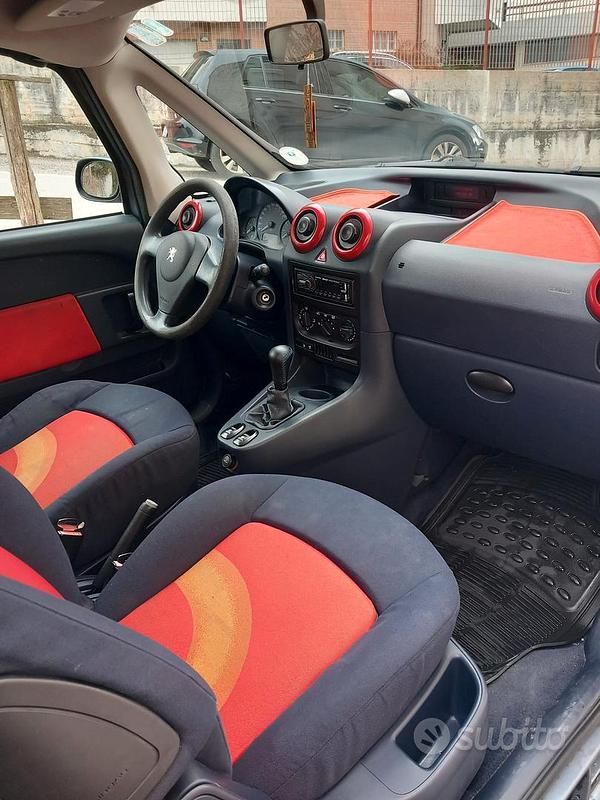 Usata Peugeot 1007 70 CV (51 kW) 2008 Grigio Monovolume