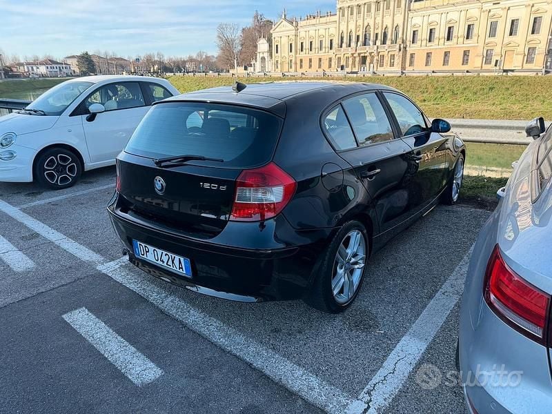 Nero Usata 2009 BMW 120 Utilitaria | 2500 € (Super prezzo) - Immagine 1/4
