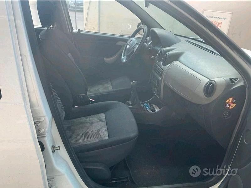 Usata Dacia Sandero Ambiance 72 CV (52 kW) 2009 Bianco Berlina