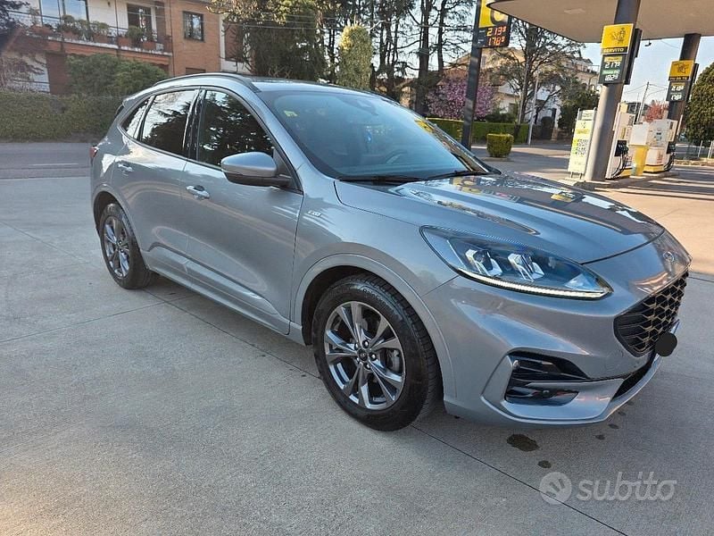 Usata Ford Kuga ST-Line 120 CV (88 kW) 2022 Grigio SUV
