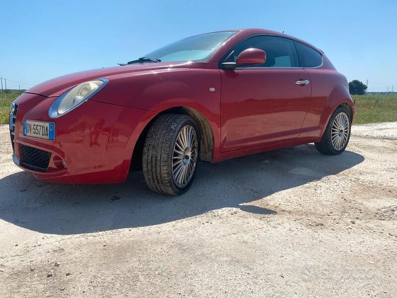 Rosso Usata 2009 Alfa Romeo MiTo Due volumi | 3000 € (Buon prezzo) - Immagine 1/4