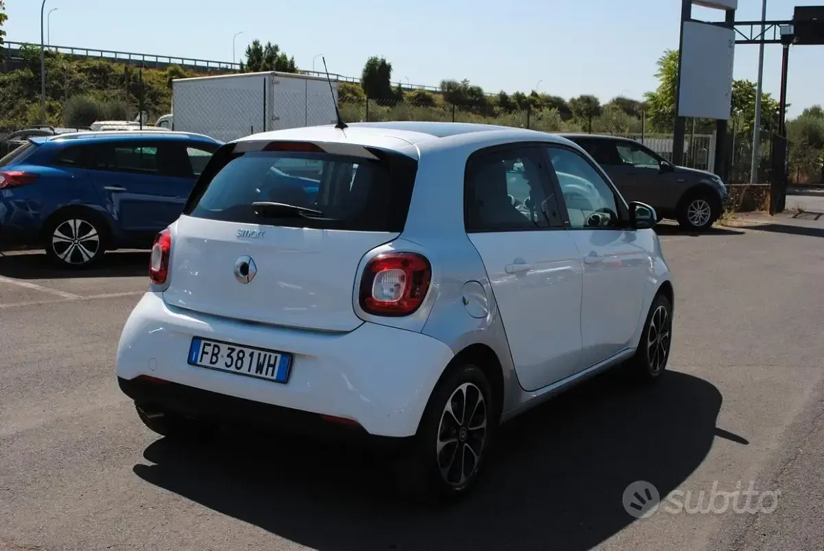 Usata Smart ForFour 71 CV (52 kW) 2015 Bianco Utilitaria