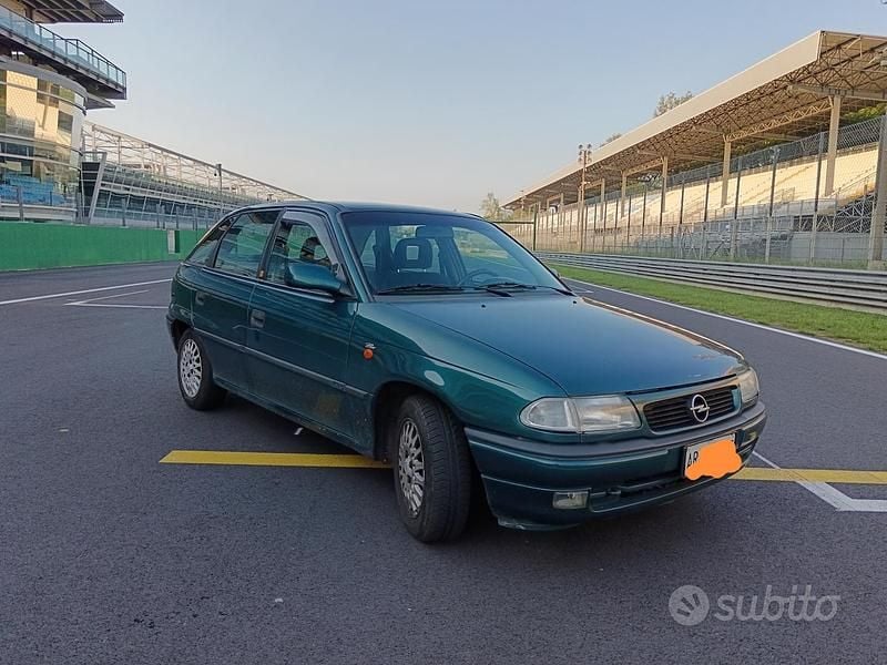 Usata Opel Astra 90 CV (66 kW) 1997 Verde Berlina
