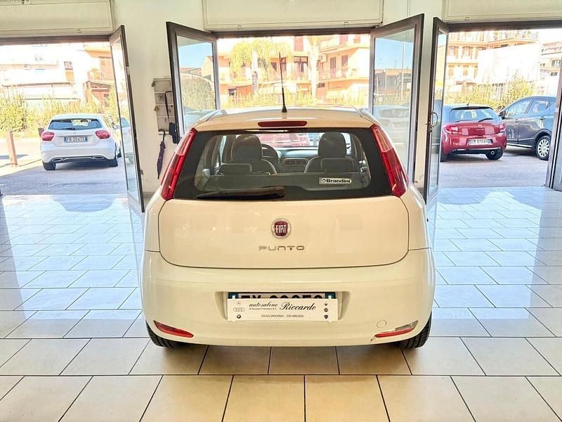 Usata Fiat Grande Punto 75 CV (55 kW) 2014 Bianco Utilitaria