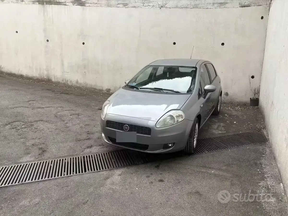 Usata Fiat Grande Punto 65 CV (47 kW) 2006 Grigio Utilitaria