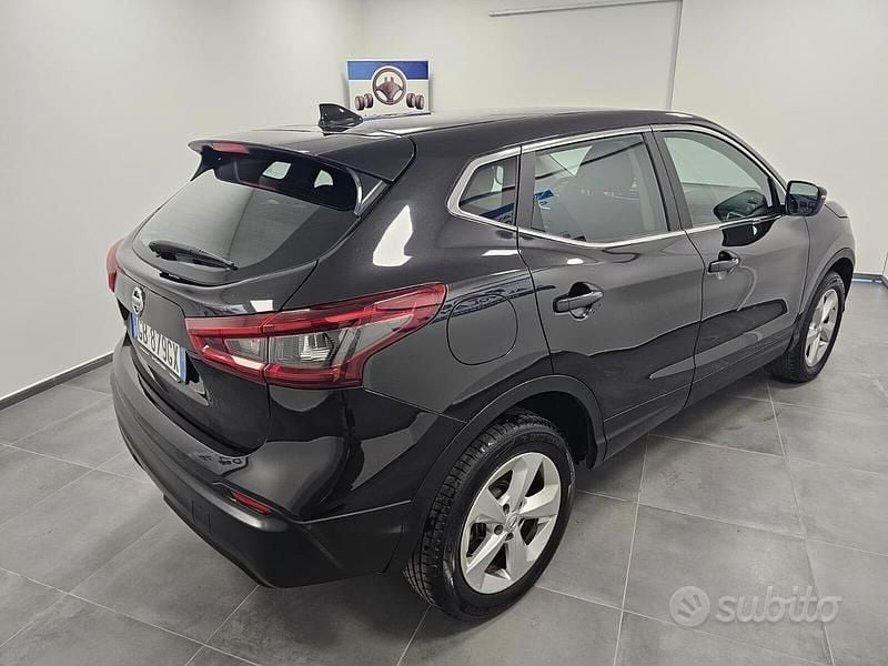 Usado Nissan Qashqai 116 HP (85 kW) 2020 Preto SUV