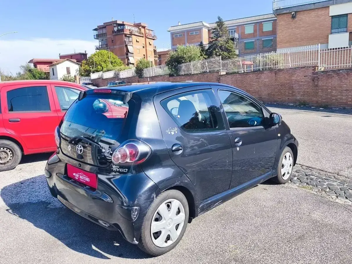 Usata Toyota Aygo Connect Style 68 CV (50 kW) 2012 Nero Utilitaria