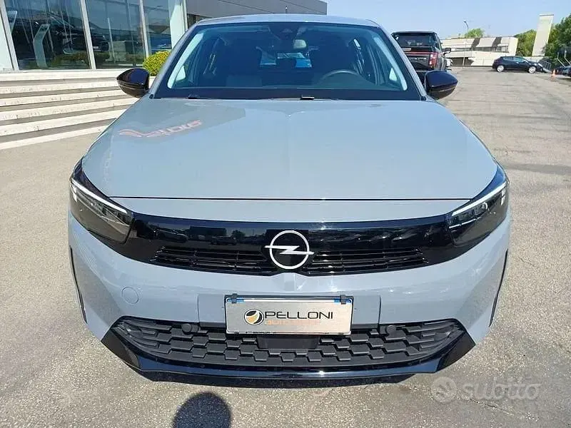 Usata Opel Corsa Edition 101 CV (74 kW) 2025 Grigio Utilitaria