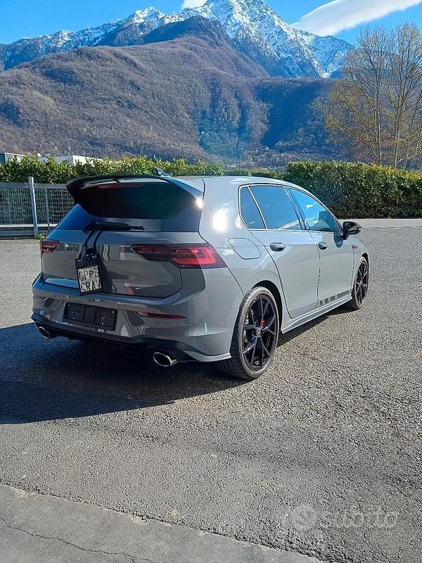 Usata VW Golf VIII GTI Clubsport 300 CV (220 kW) 2023 Grigio Berlina