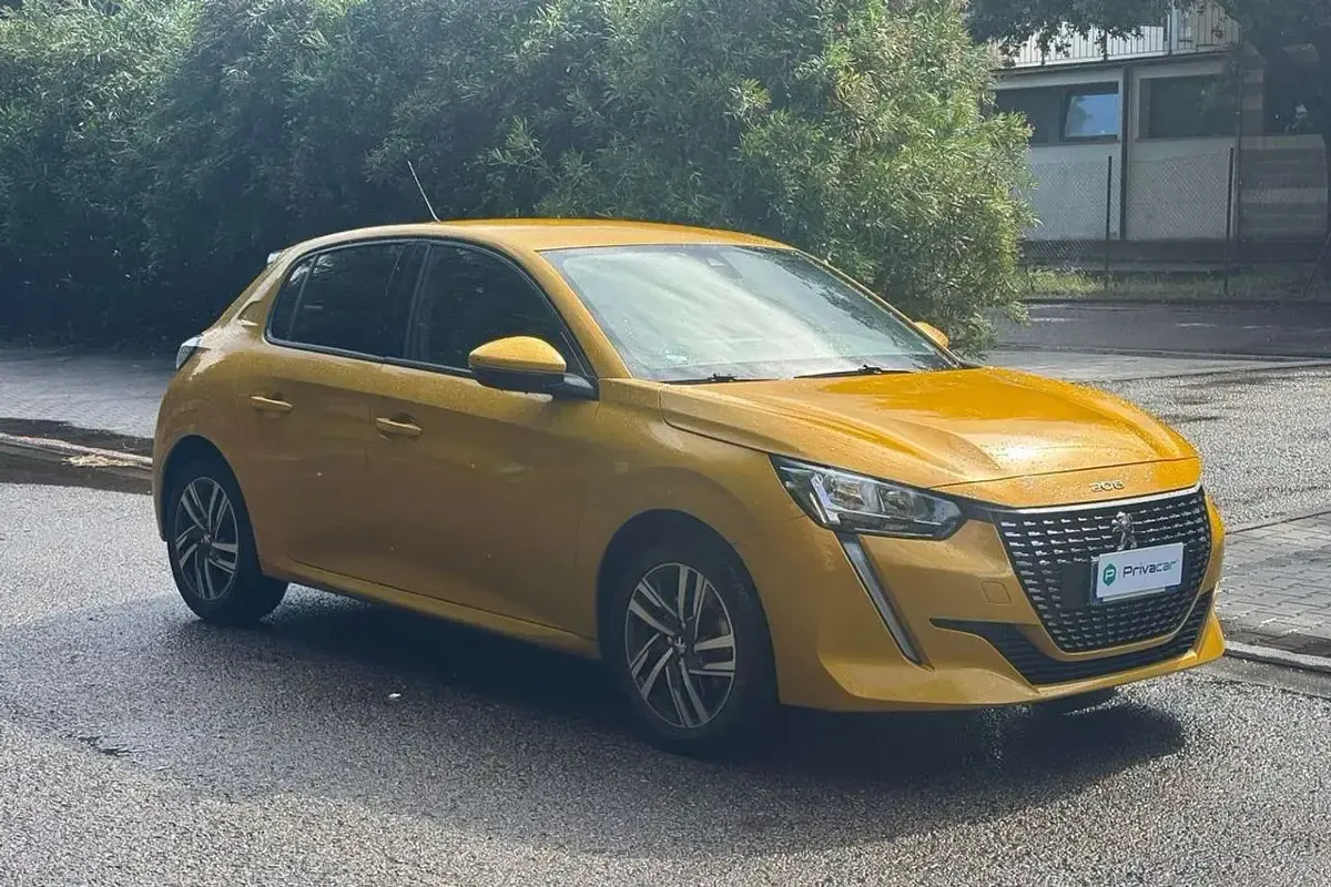 Usata Peugeot 208 Allure 101 CV (74 kW) 2020 Giallo Utilitaria