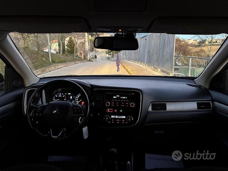 Usata Mitsubishi Outlander Intense 150 CV (110 kW) 2019 Grigio SUV