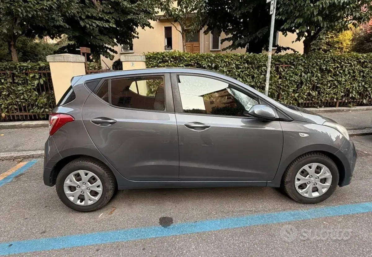 Usata Hyundai i10 69 CV (50 kW) 2016 Grigio Utilitaria