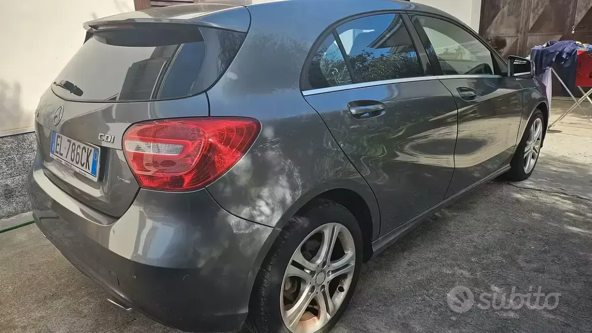 Usata Mercedes A180 122 CV (89 kW) 2013 Grigio Utilitaria