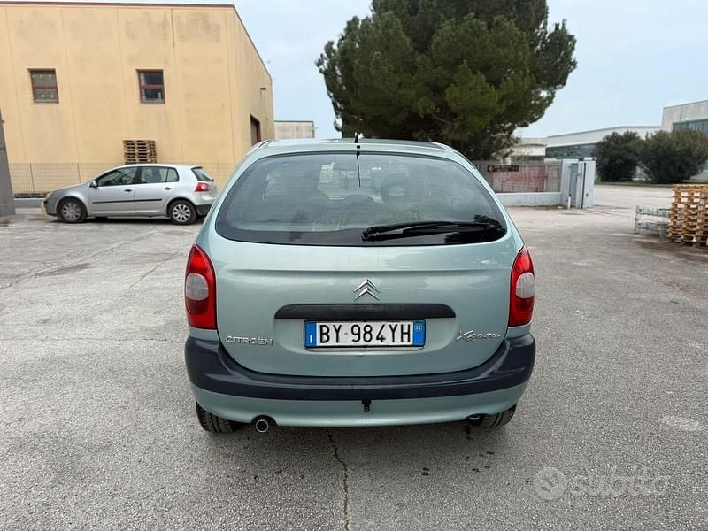 Usata Citroën Xsara Picasso 74 CV (54 kW) 2002 Verde Monovolume