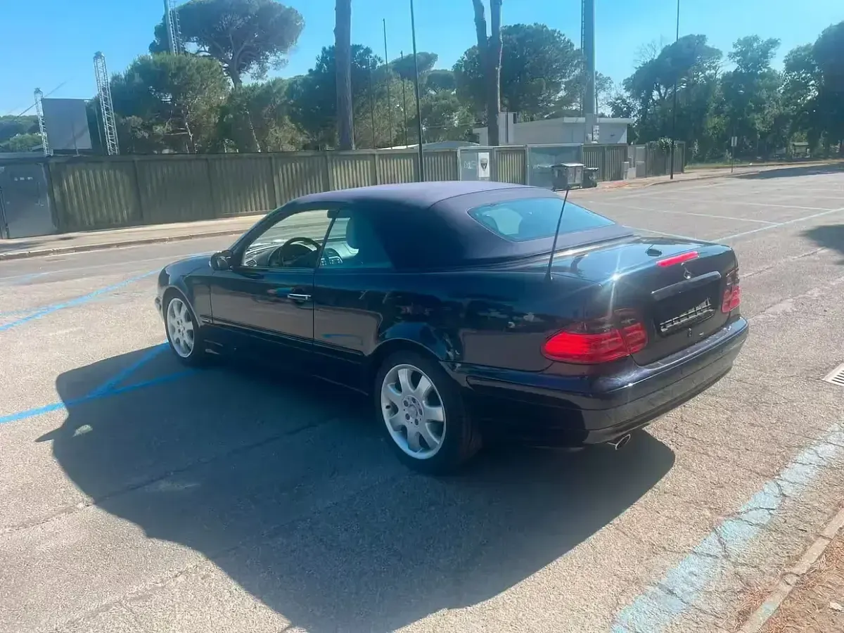 Usata Mercedes CLK320 Elegance 218 CV (160 kW) 2001 Blu Cabrio