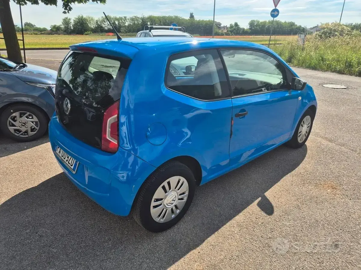 Usata VW up! Move 68 CV (50 kW) 2015 Blu Utilitaria