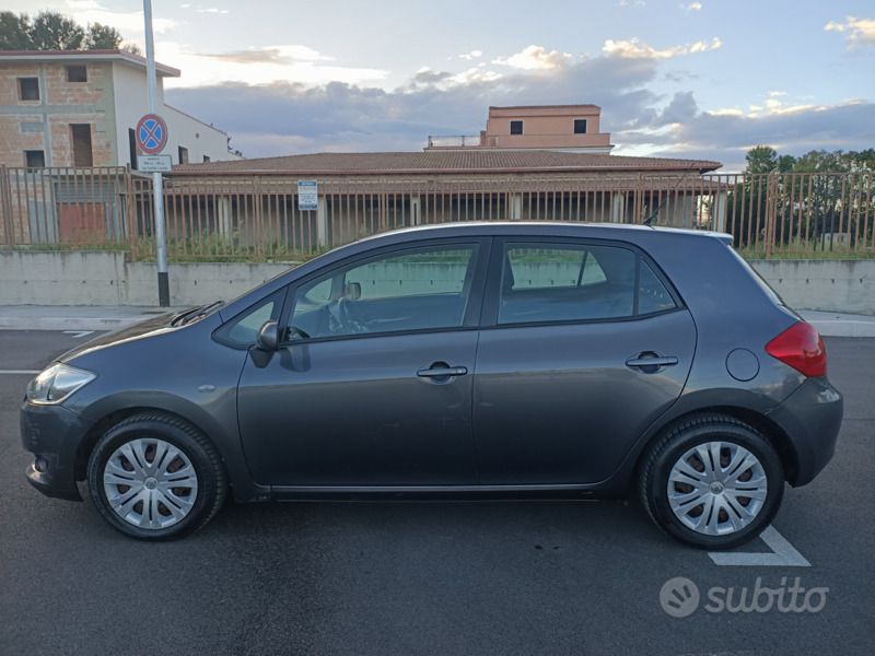 Usata Toyota Auris 90 CV (66 kW) 2007 Grigio Utilitaria