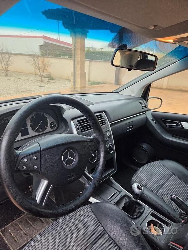 Usata Mercedes B180 109 CV (80 kW) 2007 Grigio Monovolume