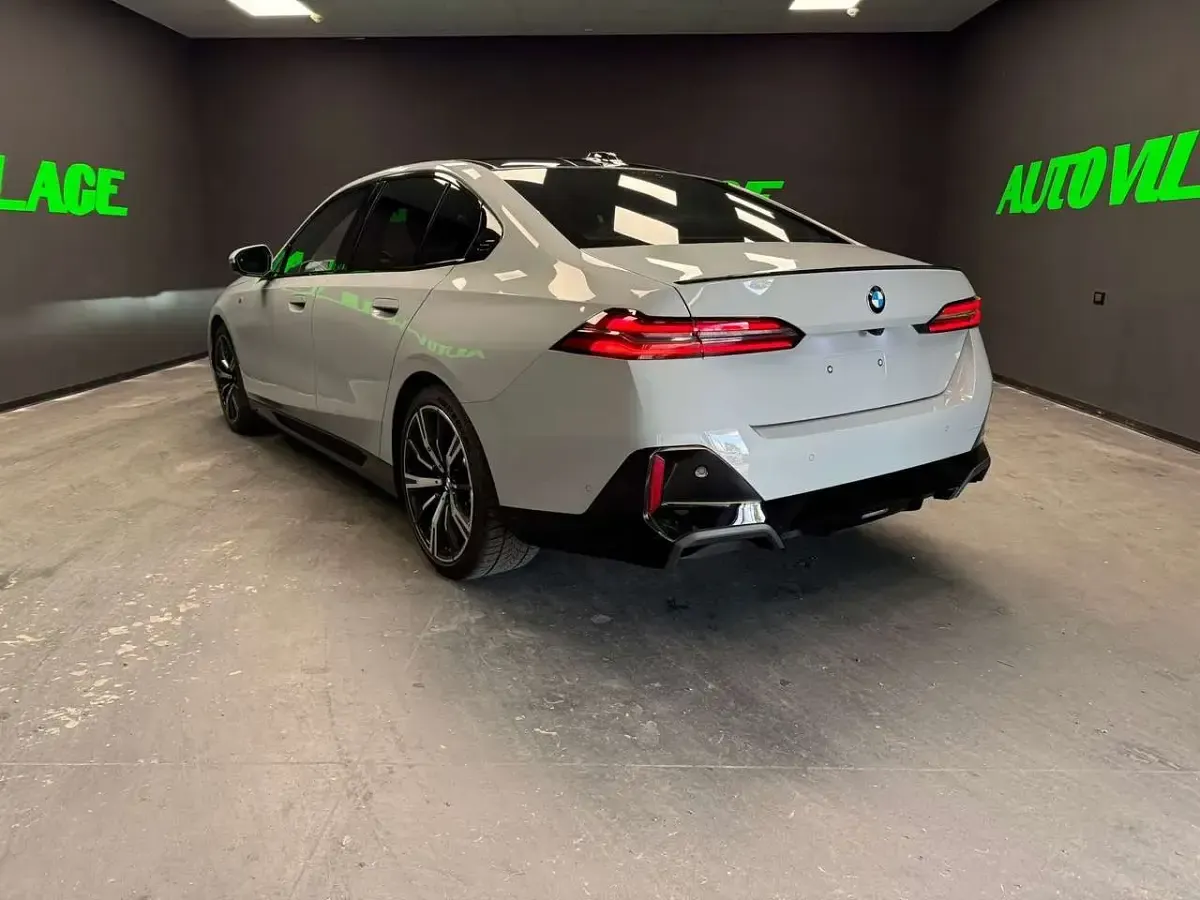 Usata BMW 520 M Sport 197 CV (144 kW) 2024 Grigio Berlina