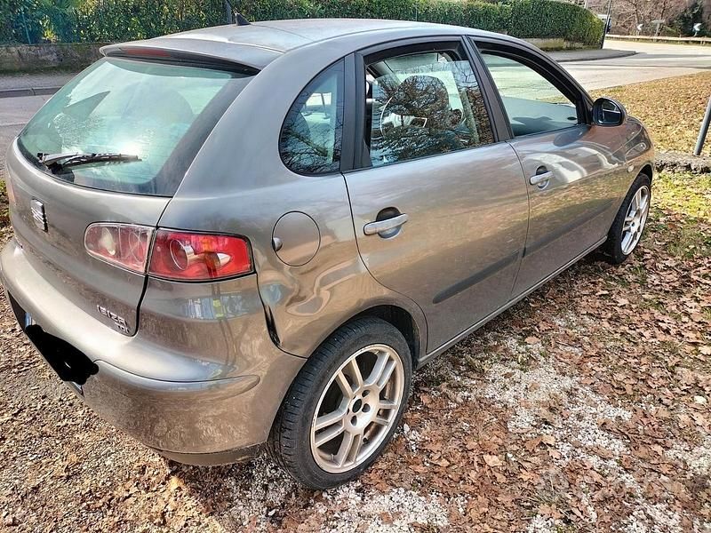 Usata Seat Ibiza Stella 75 CV (55 kW) 2003 Grigio Utilitaria