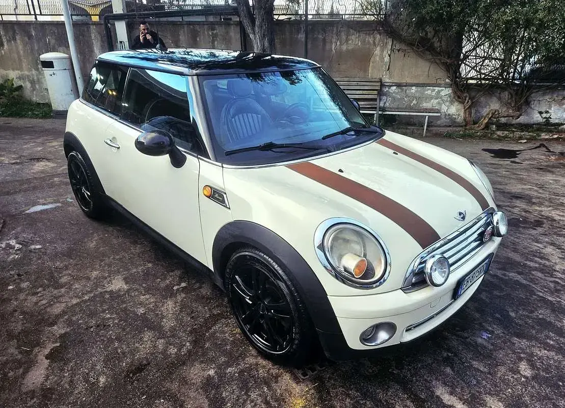 Usata Mini Cooper 120 CV (88 kW) 2009 Beige Utilitaria