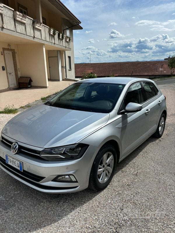 Grigio Usata 2018 VW Polo Utilitaria | 12.500 € (Buon prezzo) - Immagine 1/4