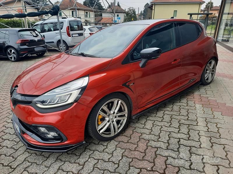 Usata Renault Clio IV R.S. 200 CV (147 kW) 2017 Rosso Berlina